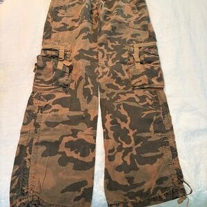 Guess camo pants